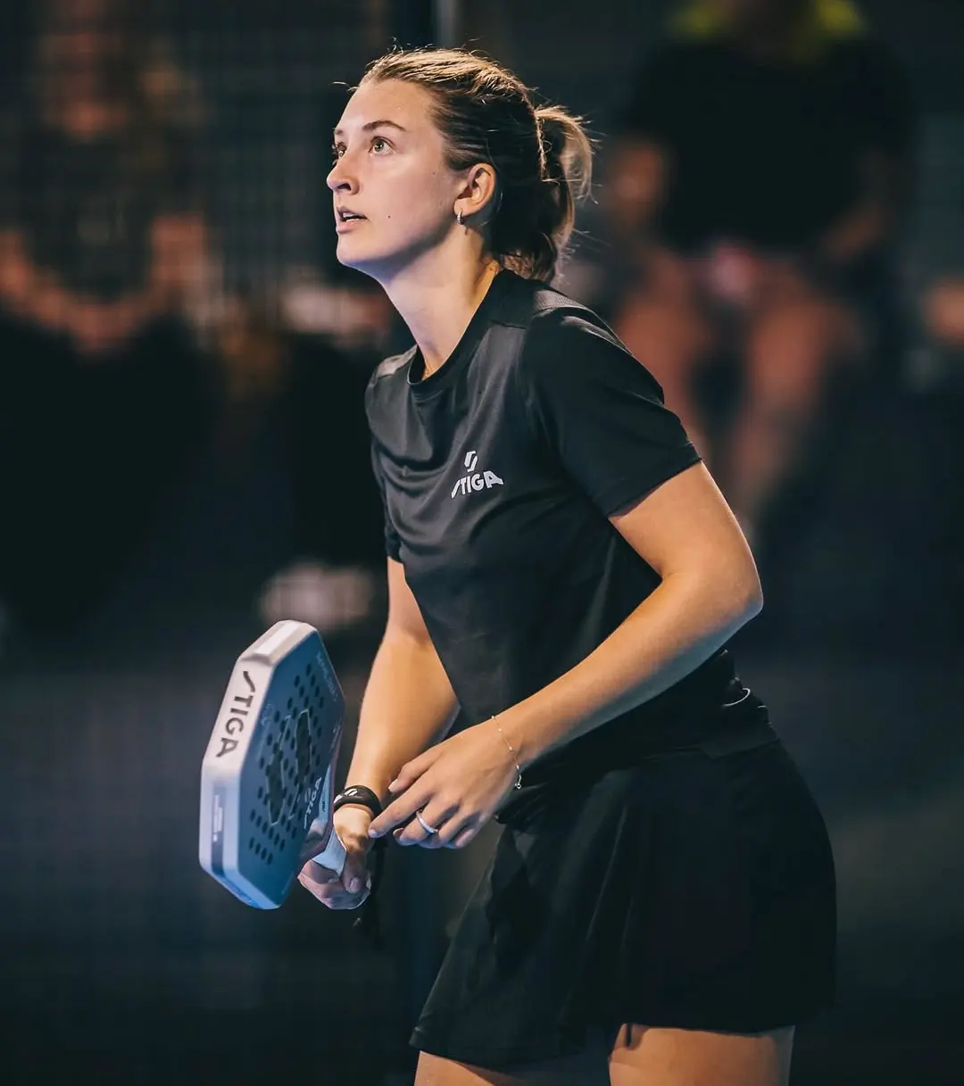 Amanda Girdo och hennes racket för 2026 från Stiga.