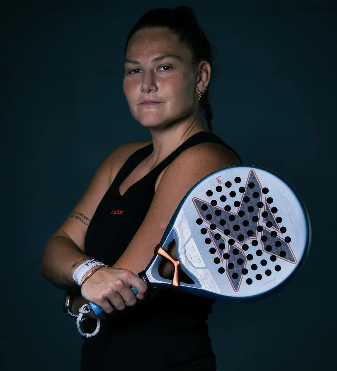 Aranzazu Osoro och hennes racket för 2026 som kommer från NOX.