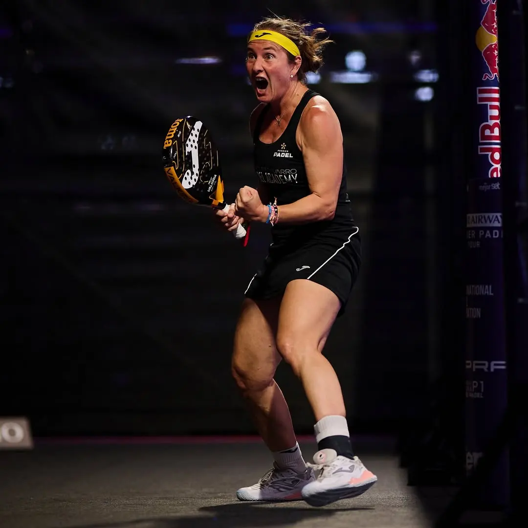 Carolina Navarro Björk racket 2026 som kommer från Joma.