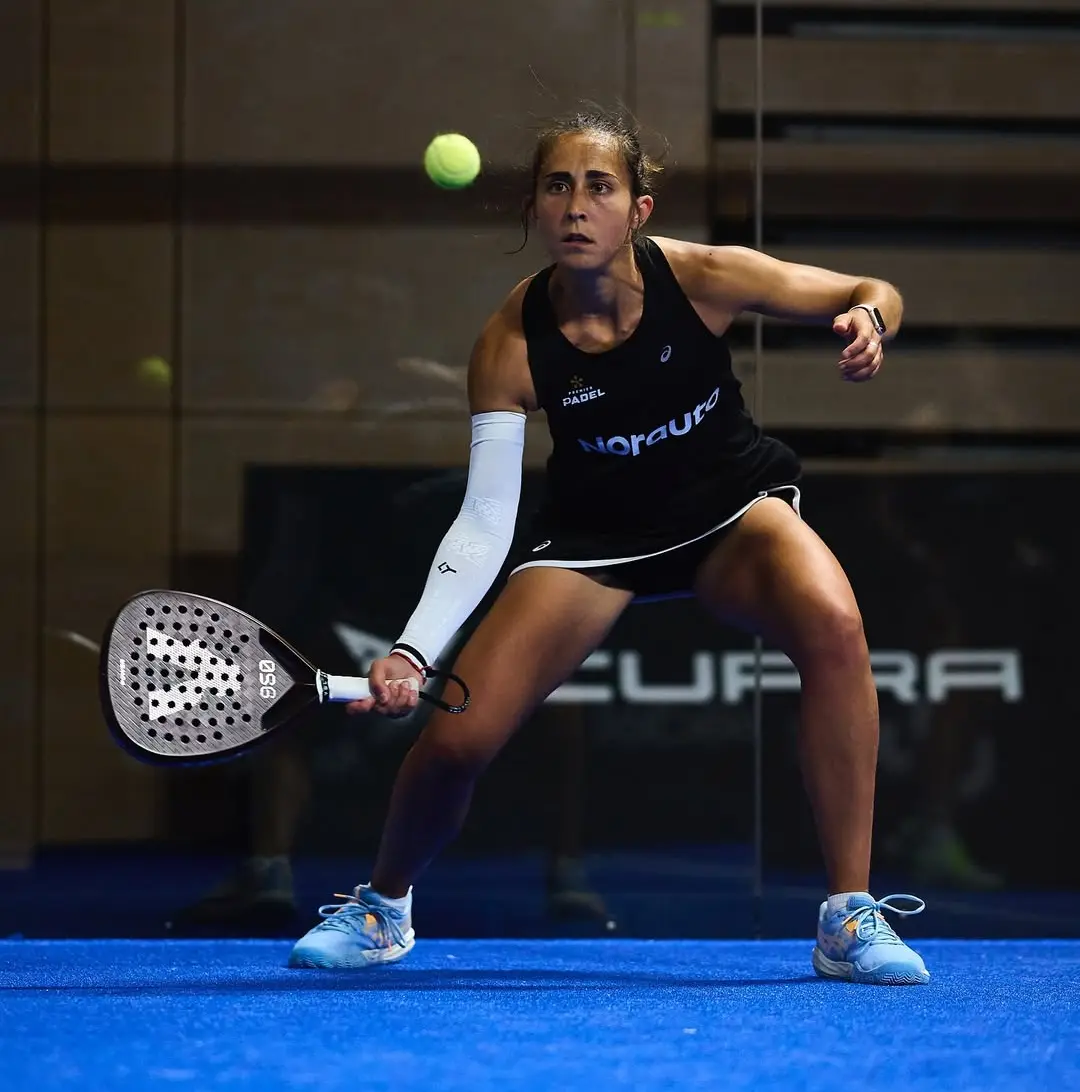 Jessica Castello med sitt racket Volt 950.