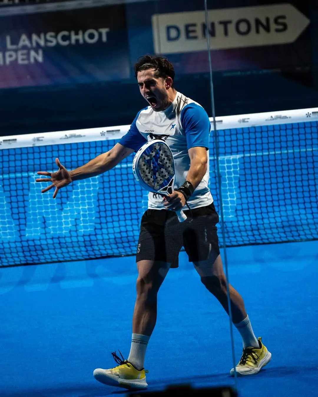 Padelstjärnan Jon Sanz racket 2026 är en Drop Shot modell med mångsidiga egenskaper.