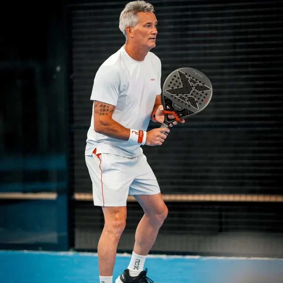 Den spelande legendaren Miguel Lamperti och hans racket 2026 som är från Nox.