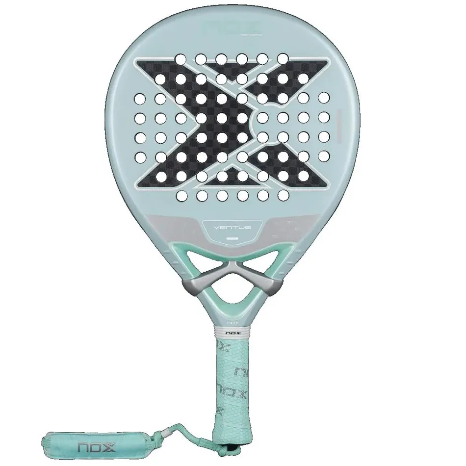 Nox Ventus Hybrid 12K LITE 2026 är den spanska padelstjärnan Victoria Iglesias racket 2026. En modell med massor av kontroll och hög precision i slagen.
