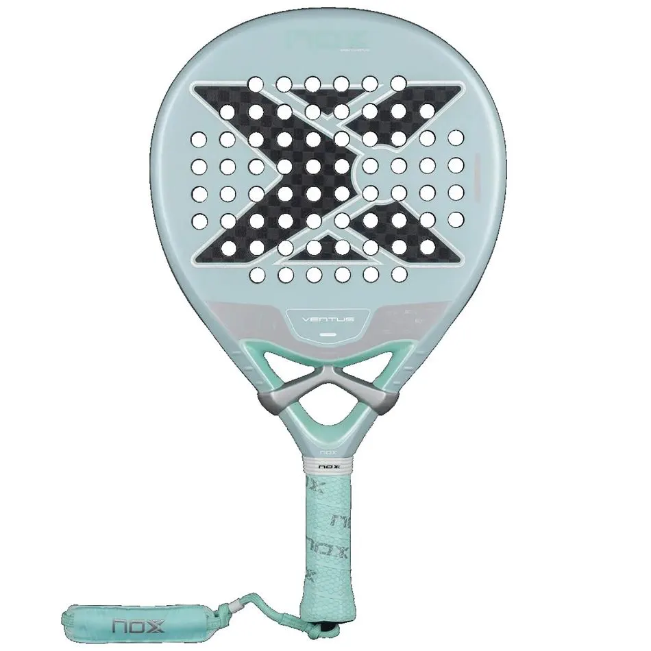 Nox Ventus Hybrid 12K Lite 2026 är spanska padelproffset Marina Guinart racket. En rundformad och lättspelad modell med mycket kontroll.