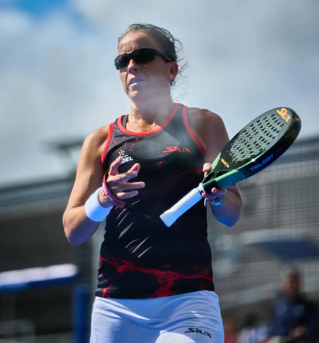 Den erfarne padelstjärnan Patty Llaguno Zielinski och hennes racket 2026.