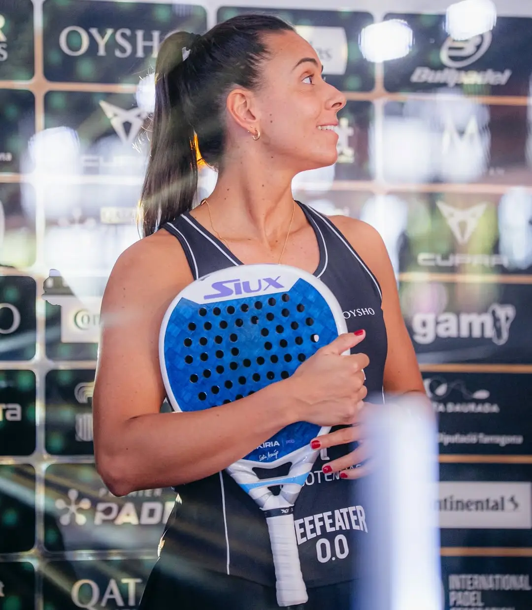 Sofia Araujo med sitt racket 2026 som är av fabrikatet Siux.