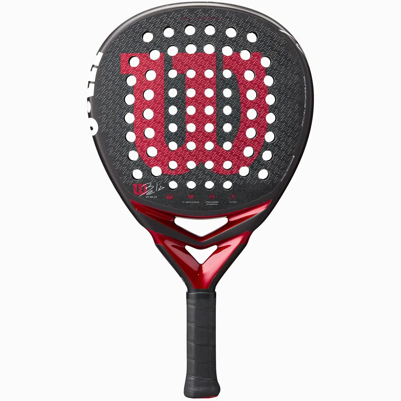 Wilson Bela Pro V3 2025 är proffset Lucho Capras racket 2025 och 2026. Det är en diamantformad och offensiv modell som erbjuder både känsla och fart.