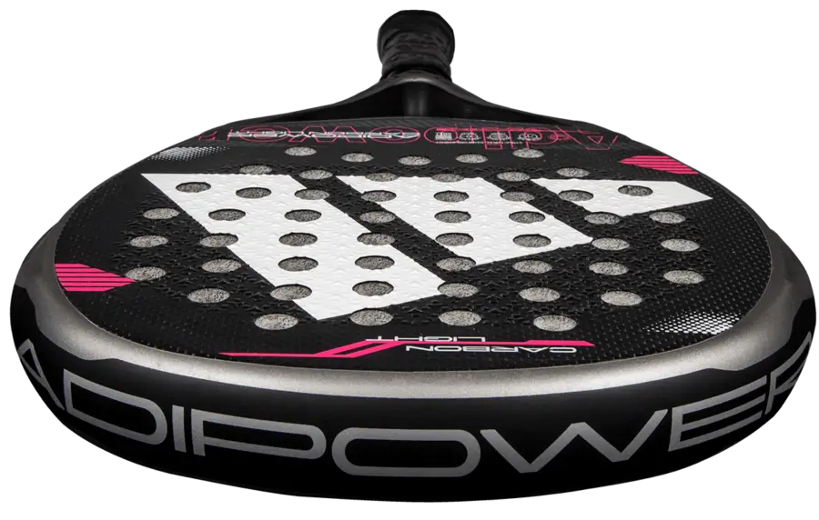 Närbild på slagytan hos adidas Adipower Carbon Light, som har ett räfflat mönster.