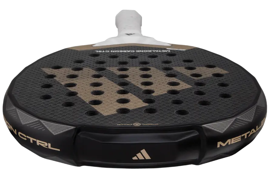 Närbild på ytan hos padelracket adidas Metalbone Carbon Ctrl 3.4 2025.