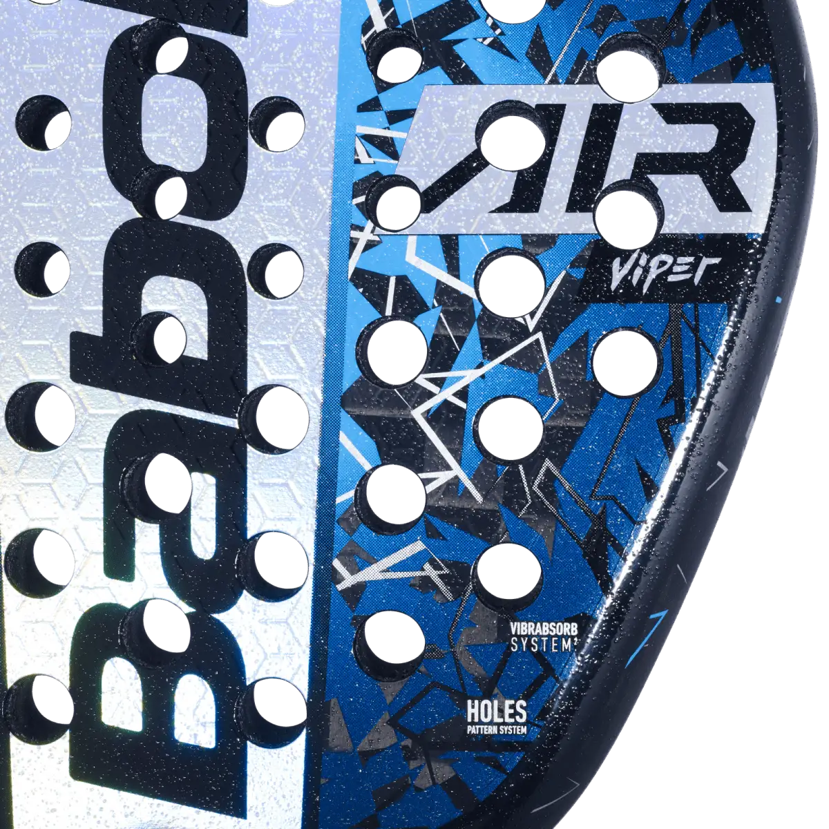 Närbild på Babolat Viper Air 2.5 2025, som är en toppmodell med kvalitéer över hela banan.