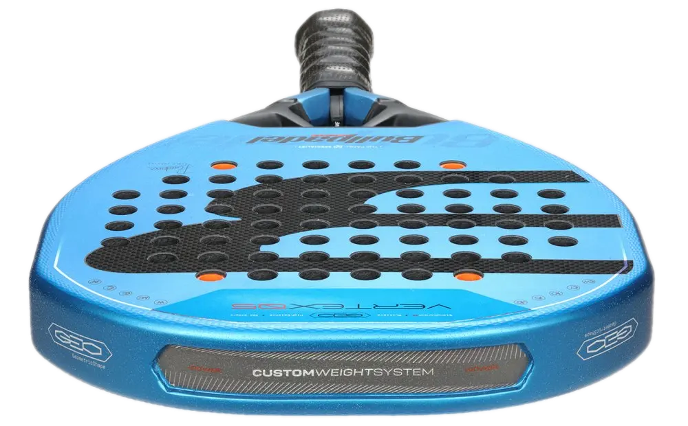 Bullpadel Vertex 05 Geo 2026 närbild på slagytan där man ser 3D-strukturen.