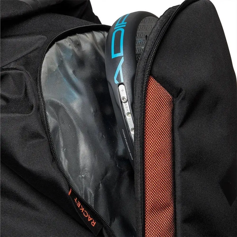 Adidas Backpack Multigame 3.4 är en riktigt bra ryggsäck för padel med bland annat fack som helt täcker och skyddar padelracken.