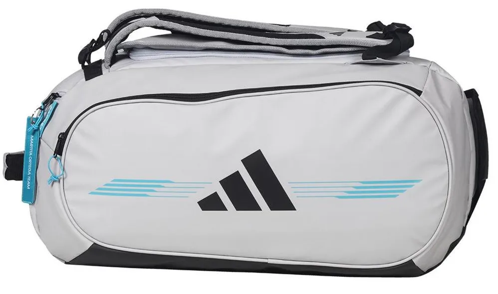 Adidas Pro Tour 3.4​ är den modell som vi utsett till bästa padelväska premium. Mycket tack vare högkvalitativa materialval och massor av smarta lösningar i väskan.