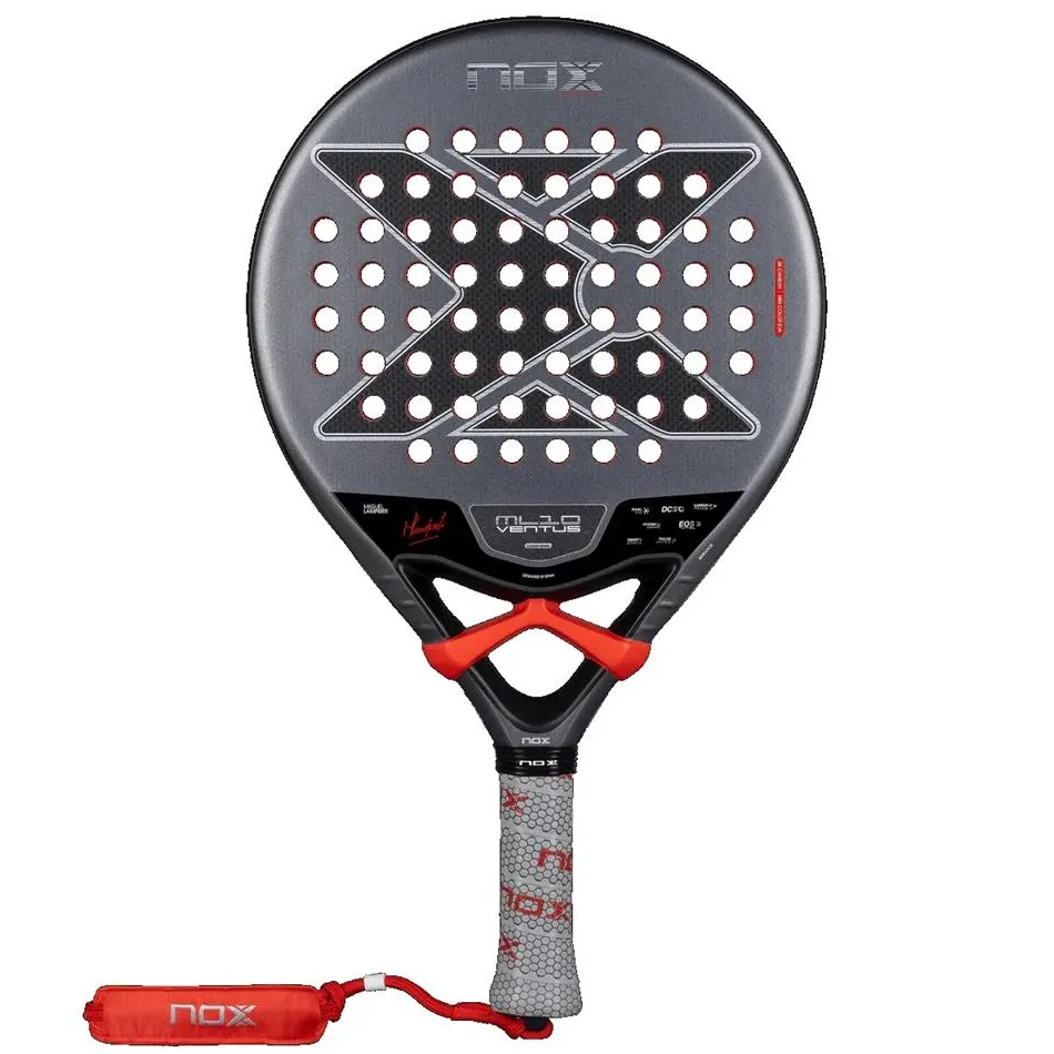 Nox ML10 Ventus Control 2026 är ett ruskigt bra padelracket med skruv, som kommer med dubbla strukturer på ytan, både 3D-textur och sandbeläggning.