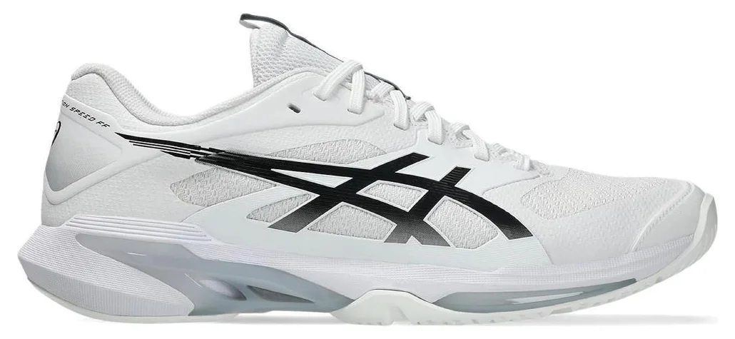 Asics Solution Speed FF4 herrmodell i vitt med svart. Vårt val av bästa padelsko i mellanklassen, en lätt och snabb sko byggd för rörlighet och snabba riktningsförändringar.